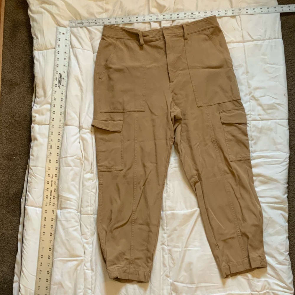 Banana Republic women’s Brown Cargo Pants